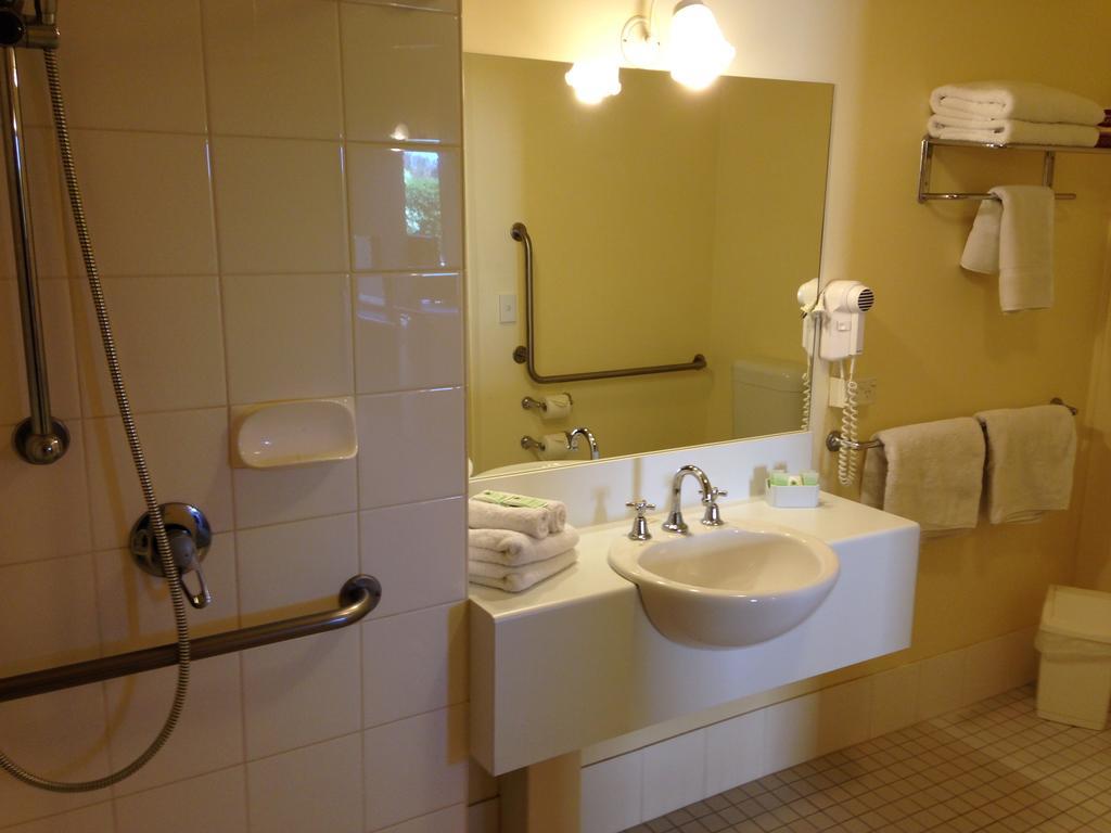 Hopkins House Motel & Apartments Warrnambool Bagian luar foto